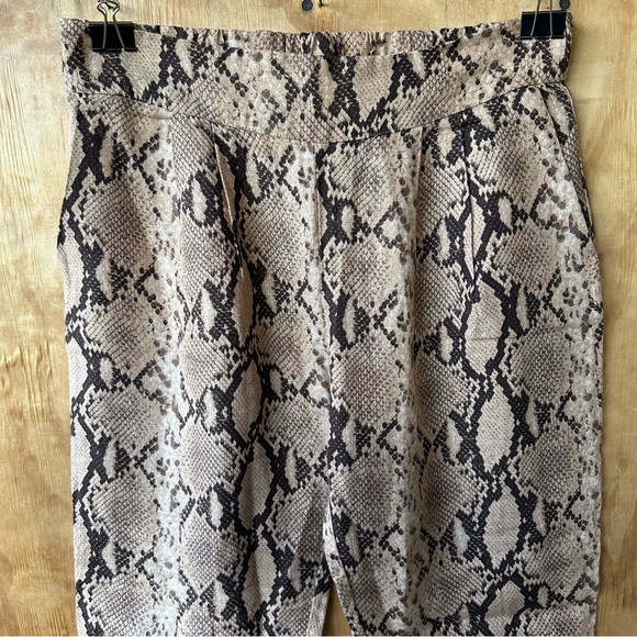 Enza Costa Snake Print Python Linen Pull On  Lightweight Tapered Pant - Picture 7 of 16